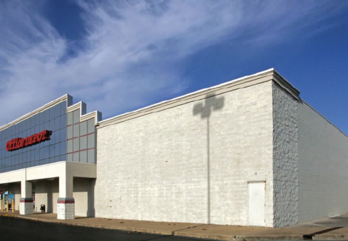 3437 Denny Ave