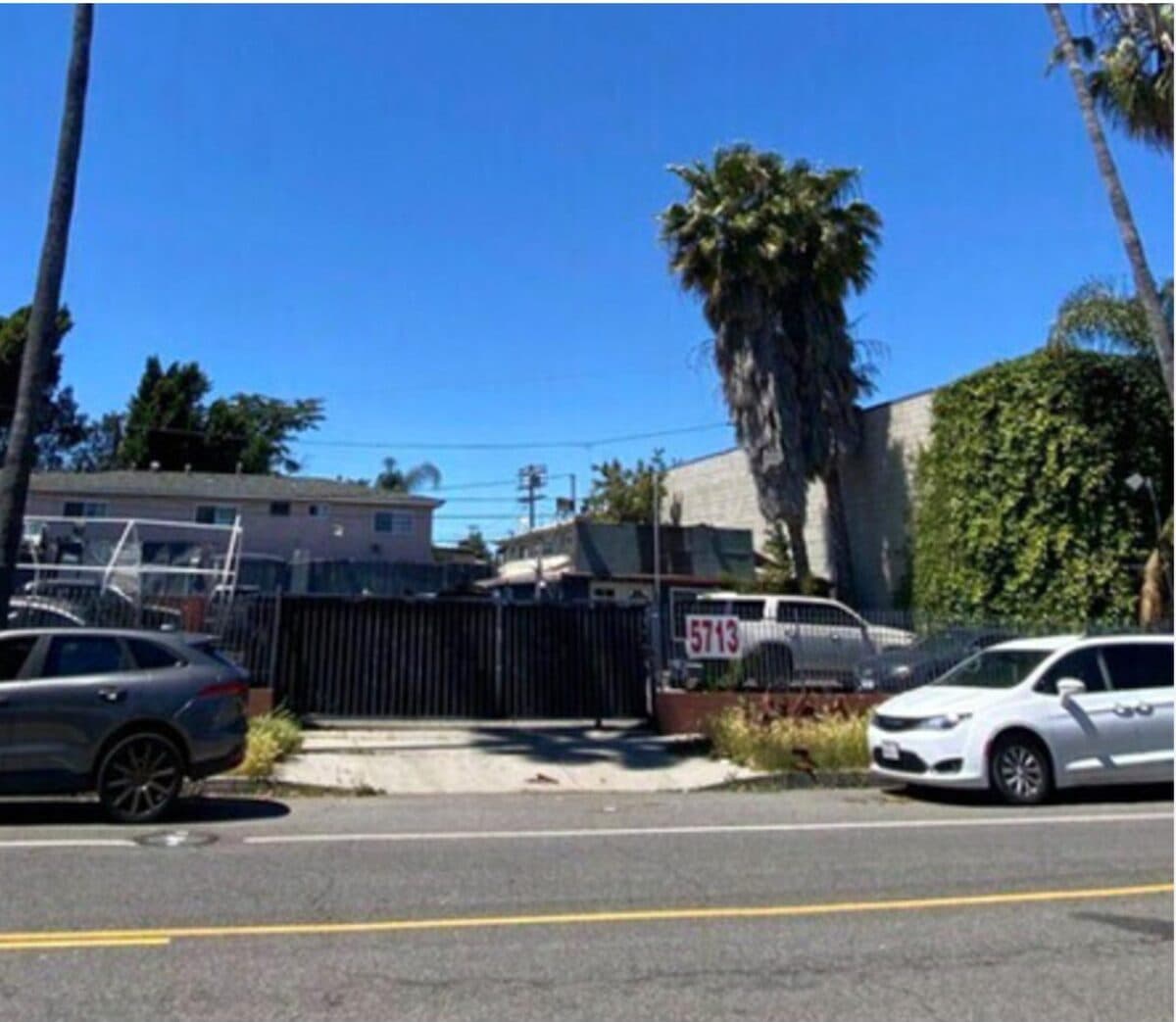 5709–5713 Tujunga Ave